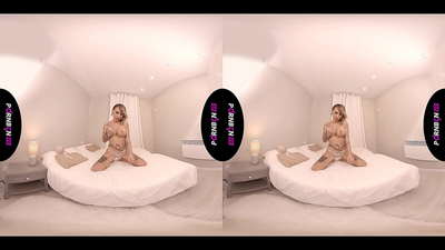 PORNBCN VR Dojrzała hiszpańska MILF masturbuje się i ssie twojego kutasa w POV podczas palenia i szarpania za nogi